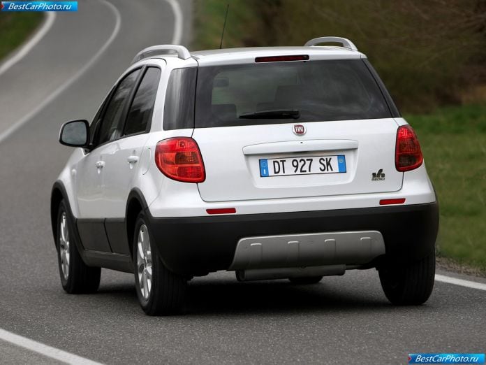 2010 Fiat Sedici - фотография 23 из 32