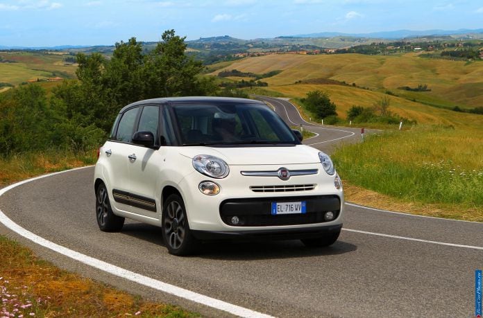 2012 Fiat 500L - фотография 1 из 42 2012 Fiat 500L - фотография 1 из 42