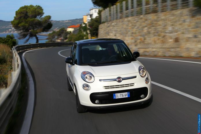 2012 Fiat 500L - фотография 10 из 42