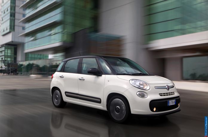 2012 Fiat 500L - фотография 14 из 42
