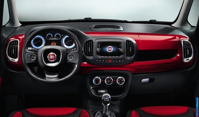 2012 Fiat 500L - фотография 30 из 42