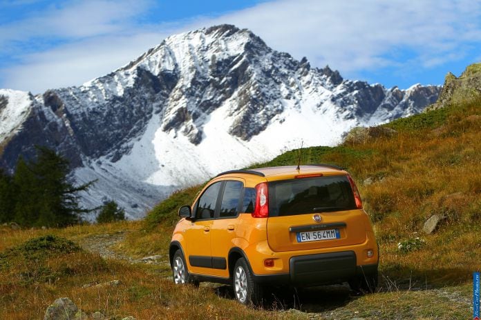 2012 Fiat Panda Trekking - фотография 2 из 32