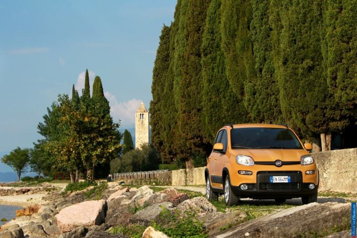 2012 Fiat Panda Trekking - фотография 4 из 32