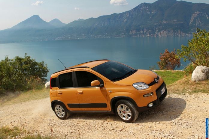 2012 Fiat Panda Trekking - фотография 5 из 32 2012 Fiat Panda Trekking - фотография 5 из 32