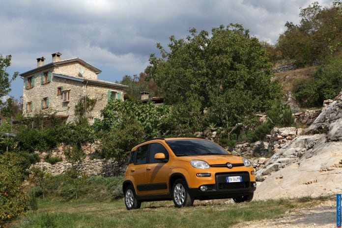 2012 Fiat Panda Trekking - фотография 11 из 32 2012 Fiat Panda Trekking - фотография 11 из 32