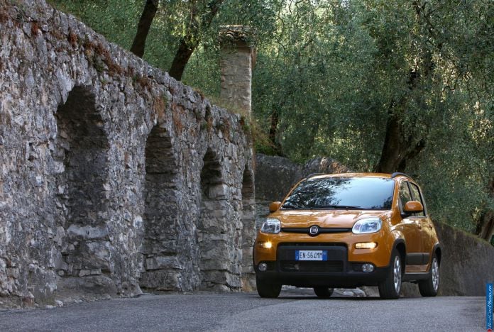 2012 Fiat Panda Trekking - фотография 13 из 32 2012 Fiat Panda Trekking - фотография 13 из 32