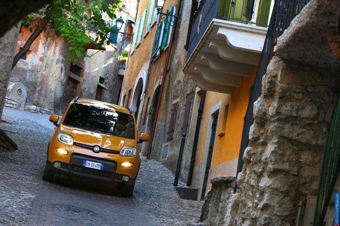 2012 Fiat Panda Trekking - фотография 14 из 32 2012 Fiat Panda Trekking - фотография 14 из 32
