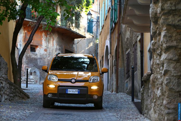 2012 Fiat Panda Trekking - фотография 15 из 32 2012 Fiat Panda Trekking - фотография 15 из 32
