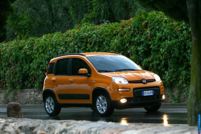 2012 Fiat Panda Trekking - фотография 30 из 32 2012 Fiat Panda Trekking - фотография 30 из 32