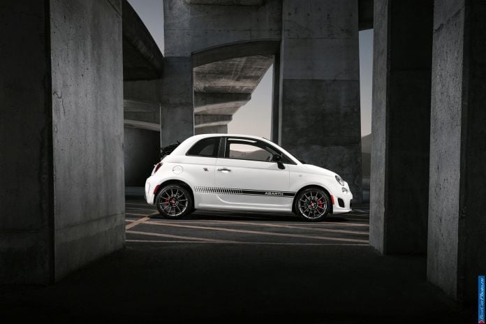 2013 Fiat 500c Abarth - фотография 10 из 32 2013 Fiat 500c Abarth - фотография 10 из 32
