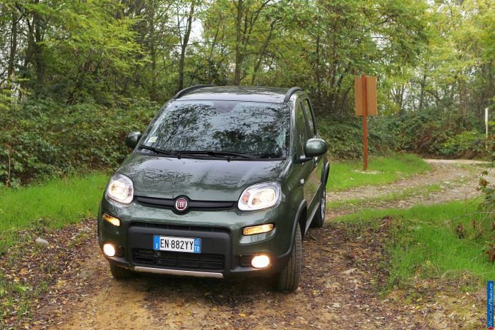 2013 Fiat Panda 4x4 - фотография 27 из 61 2013 Fiat Panda 4x4 - фотография 27 из 61
