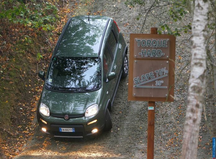 2013 Fiat Panda 4x4 - фотография 32 из 61 2013 Fiat Panda 4x4 - фотография 32 из 61