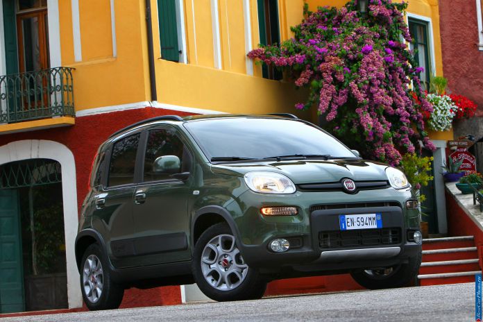 2013 Fiat Panda 4x4 - фотография 40 из 61 2013 Fiat Panda 4x4 - фотография 40 из 61