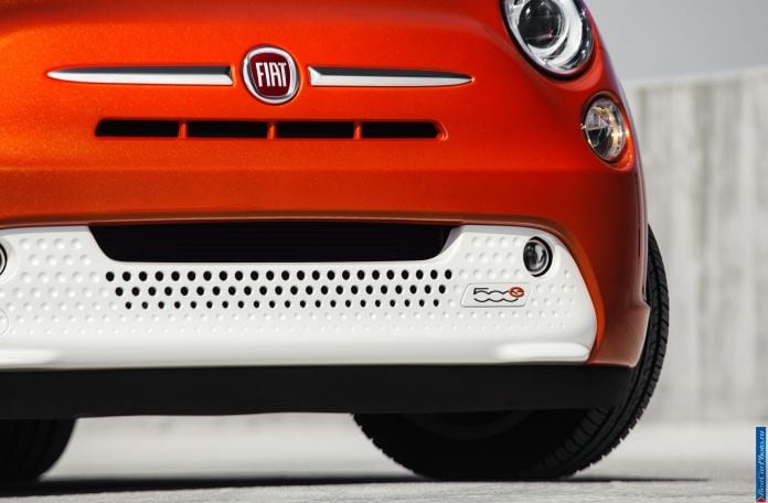 2014 Fiat 500e - фотография 31 из 36