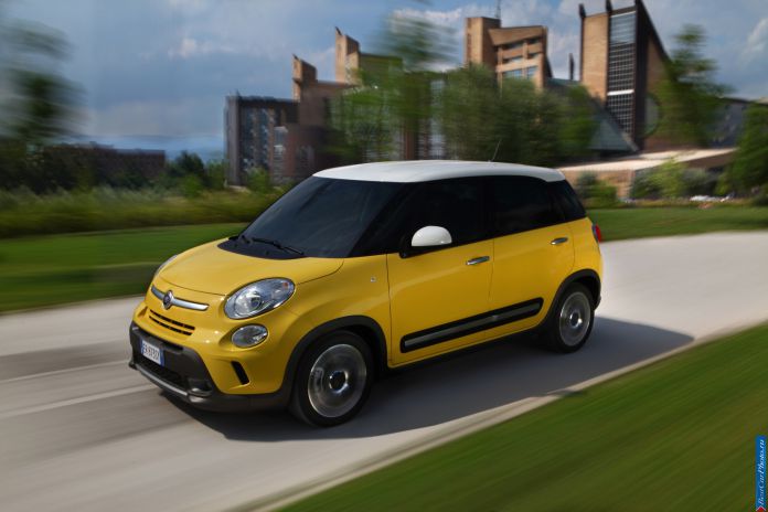 2014 Fiat 500L Trekking - фотография 14 из 31 2014 Fiat 500L Trekking - фотография 14 из 31