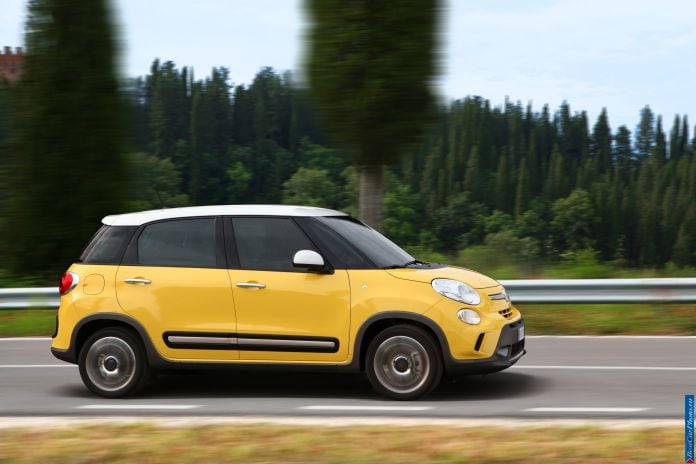 2014 Fiat 500L Trekking - фотография 17 из 31 2014 Fiat 500L Trekking - фотография 17 из 31