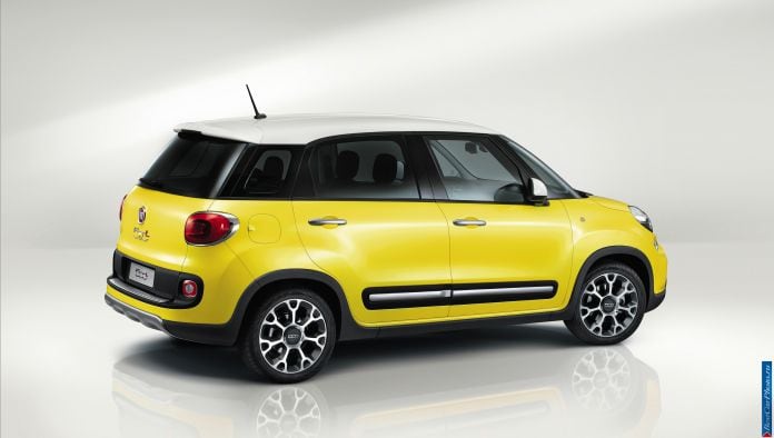 2014 Fiat 500L Trekking - фотография 21 из 31 2014 Fiat 500L Trekking - фотография 21 из 31