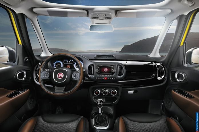 2014 Fiat 500L Trekking - фотография 26 из 31 2014 Fiat 500L Trekking - фотография 26 из 31