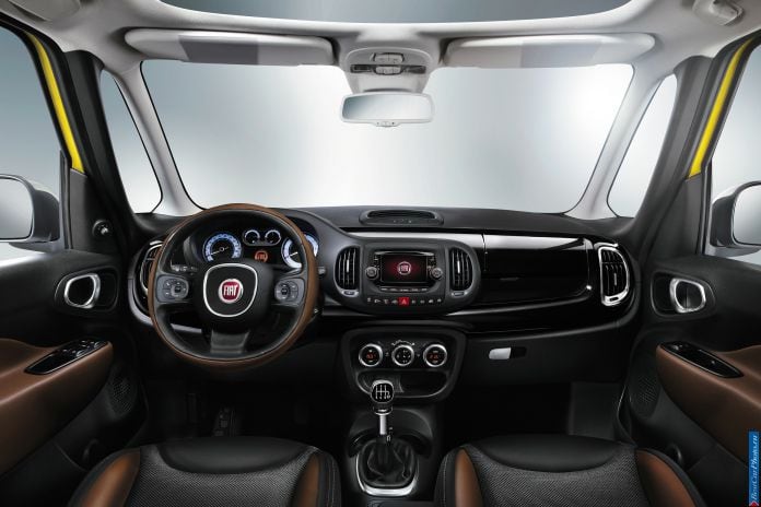 2014 Fiat 500L Trekking - фотография 27 из 31 2014 Fiat 500L Trekking - фотография 27 из 31