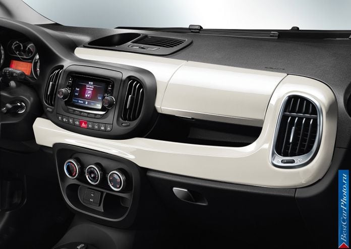 2014 Fiat 500L Trekking - фотография 28 из 31 2014 Fiat 500L Trekking - фотография 28 из 31