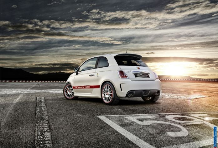 2014 Fiat 595 Abarth 50th Anniversary - фотография 2 из 9 2014 Fiat 595 Abarth 50th Anniversary - фотография 2 из 9