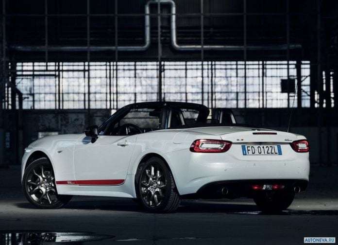 2018 Fiat 124 Spider S Design - фотография 11 из 13 2018 Fiat 124 Spider S Design - фотография 11 из 13