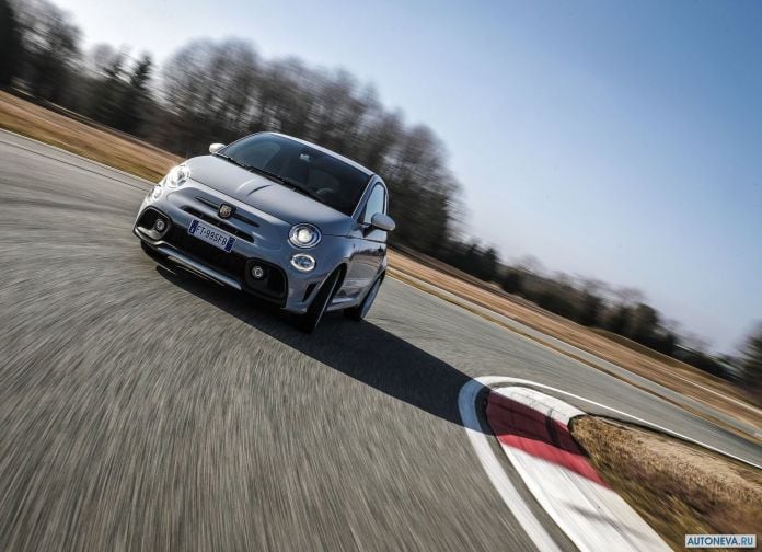 2019 Fiat 595 Abarth Esseesse - фотография 14 из 37 2019 Fiat 595 Abarth Esseesse - фотография 14 из 37