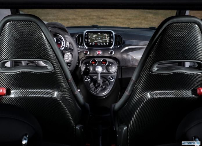 2019 Fiat 595 Abarth Esseesse - фотография 24 из 37 2019 Fiat 595 Abarth Esseesse - фотография 24 из 37