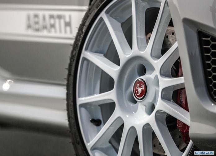 2019 Fiat 595 Abarth Esseesse - фотография 30 из 37 2019 Fiat 595 Abarth Esseesse - фотография 30 из 37