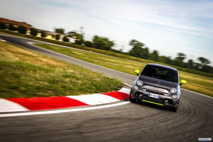 2020 Fiat 595 Abarth Pista - фотография 6 из 33