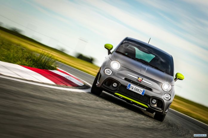 2020 Fiat 595 Abarth Pista - фотография 12 из 33