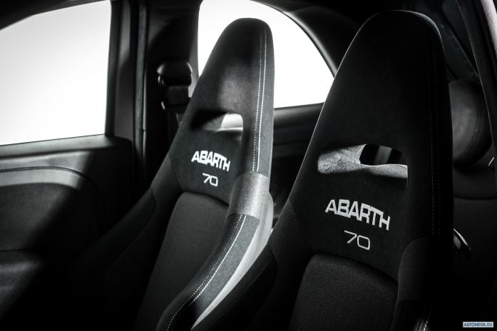 2020 Fiat 595 Abarth Pista - фотография 26 из 33 2020 Fiat 595 Abarth Pista - фотография 26 из 33