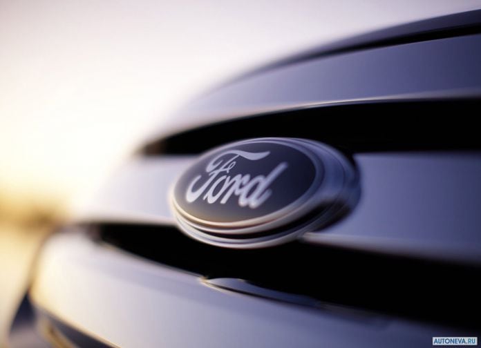 2010 Ford Fusion - фотография 27 из 33