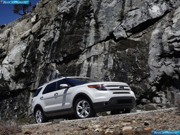 2011 Ford Explorer - фотография 4 из 80