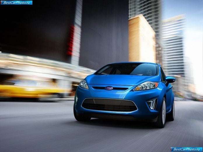 2011 Ford Fiesta - фотография 2 из 38