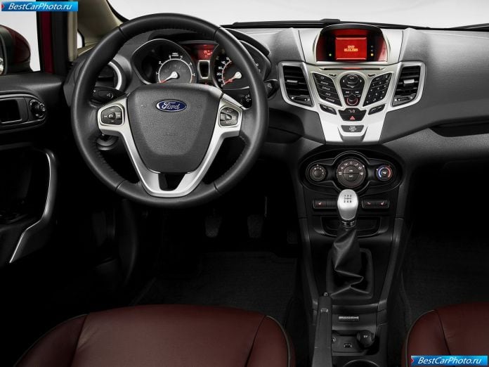 2011 Ford Fiesta - фотография 17 из 38