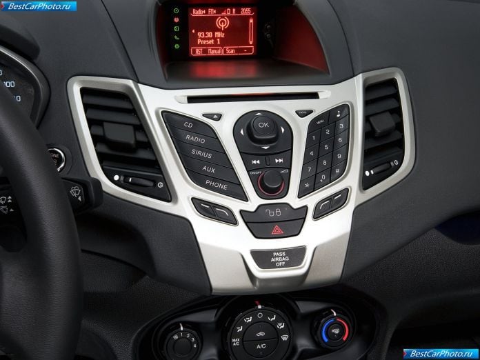 2011 Ford Fiesta - фотография 26 из 38