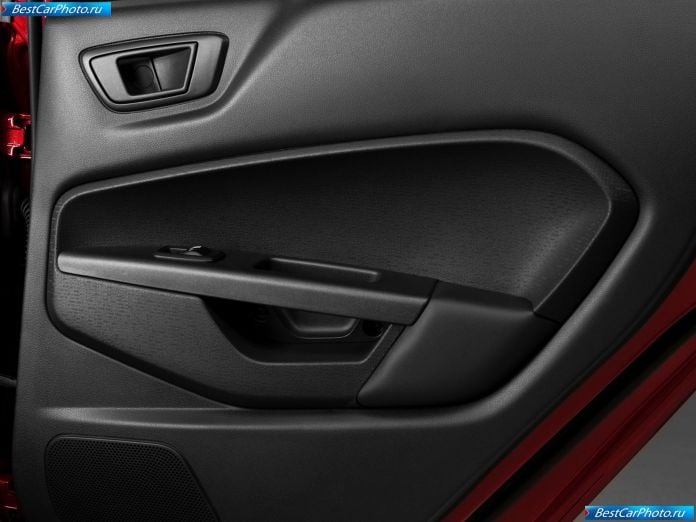 2011 Ford Fiesta - фотография 28 из 38