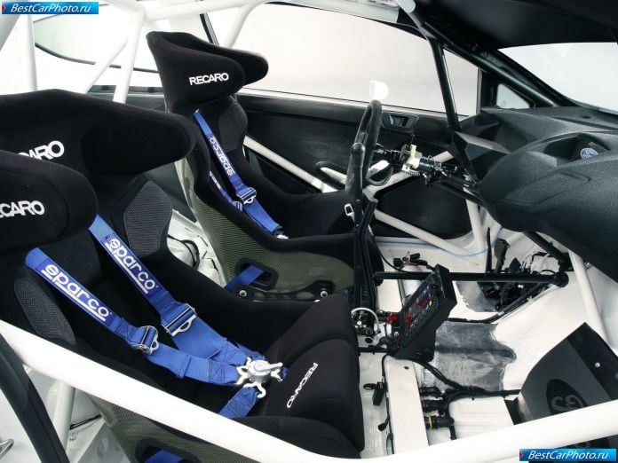 2011 Ford Fiesta Rs Wrc - фотография 12 из 14 2011 Ford Fiesta Rs Wrc - фотография 12 из 14