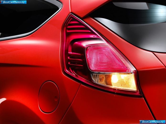 2011 Ford Fiesta St Concept - фотография 13 из 21