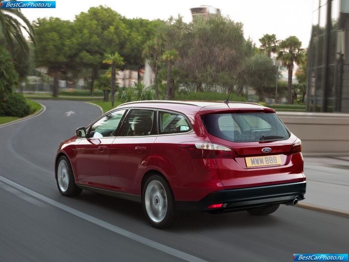 2011 Ford Focus Estate - фотография 8 из 20