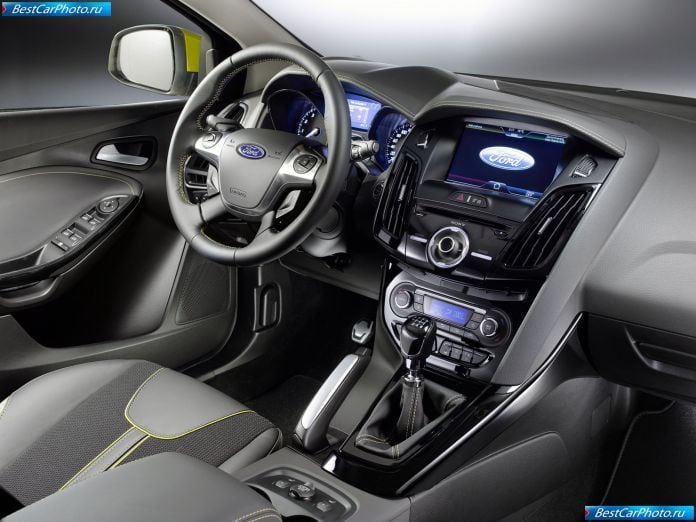 2011 Ford Focus Estate - фотография 16 из 20