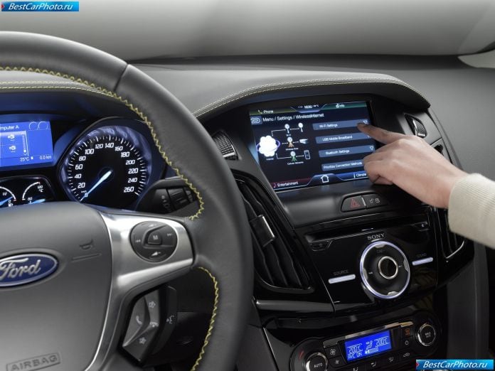 2011 Ford Focus Estate - фотография 18 из 20