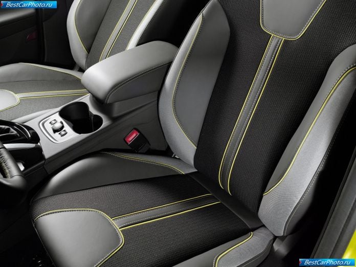 2011 Ford Focus Estate - фотография 19 из 20