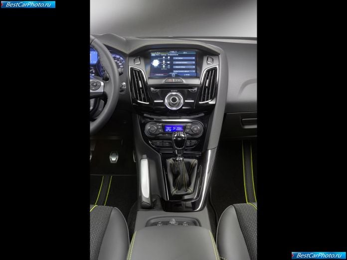 2011 Ford Focus Estate - фотография 20 из 20