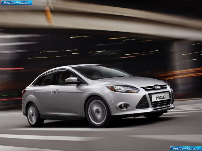 2011 Ford Focus Sedan - фотография 1 из 38