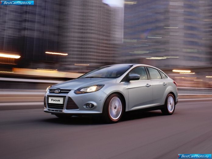 2011 Ford Focus Sedan - фотография 2 из 38