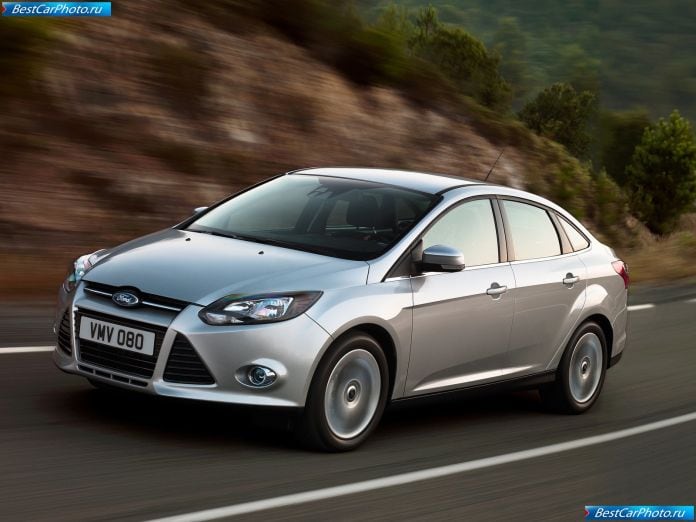 2011 Ford Focus Sedan - фотография 5 из 38