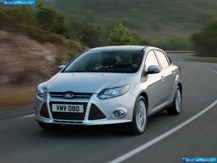 2011 Ford Focus Sedan - фотография 6 из 38