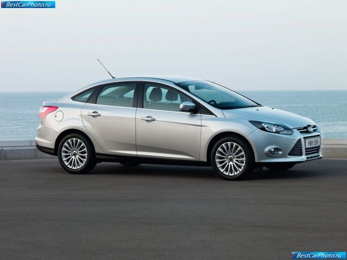 2011 Ford Focus Sedan - фотография 10 из 38